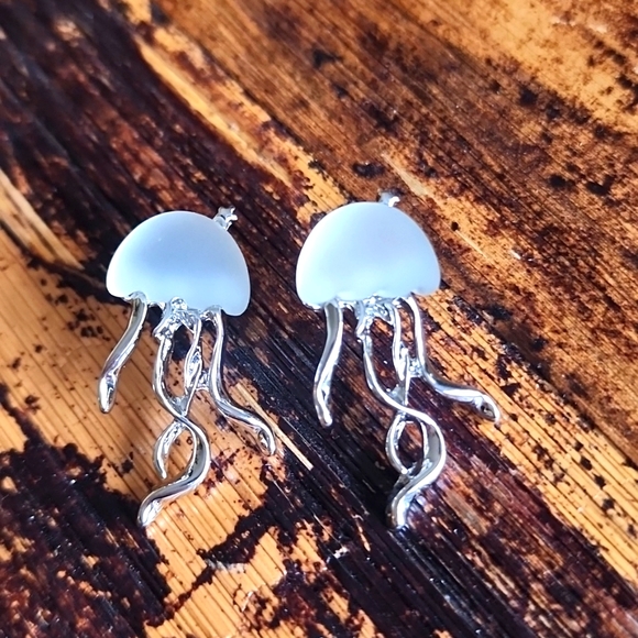 Fashion Jewelry Jewelry - 💚JellyFish Stud  Earrings Super Fun